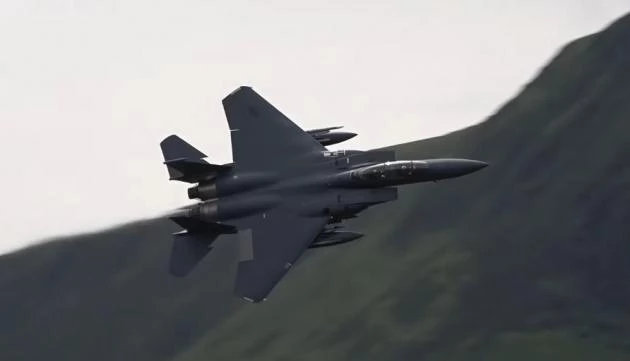 Υπερθέαμα από αεροσκάφη και ελικόπτερα της RAF και της USAF (βίντεο)